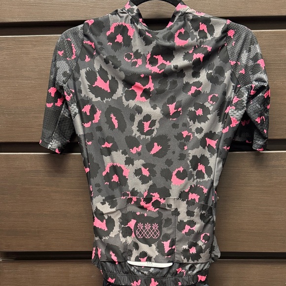 Tres Pinas M Pink and Gray Leopard Print Cycling Jersey - Picture 3 of 3